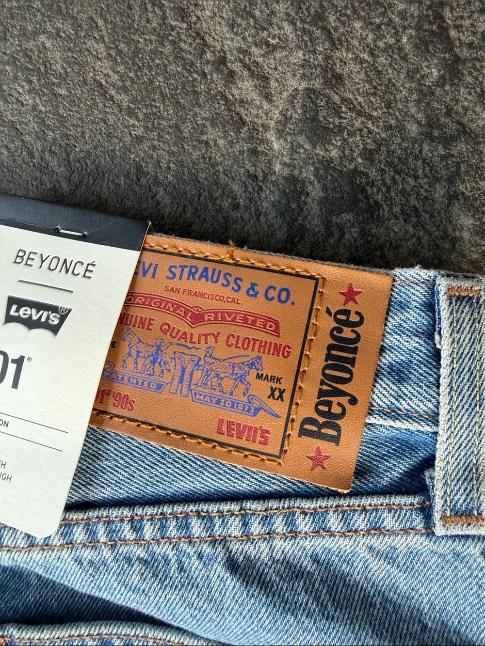 Levi’s xBEYONCE COLLAB: Medium Blue Wash, Embellished Women’s Jeans size:24x32 - Picture 6 of 9